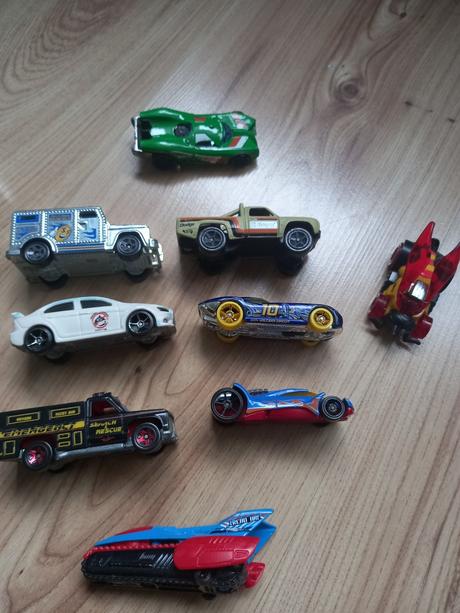 Hot wheels autíčka kus za 3,90, 