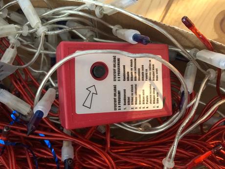 Dve svetelné reťaze,