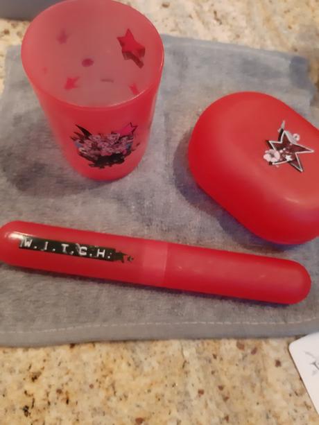 Hygienicķý set vrátane poštovného,