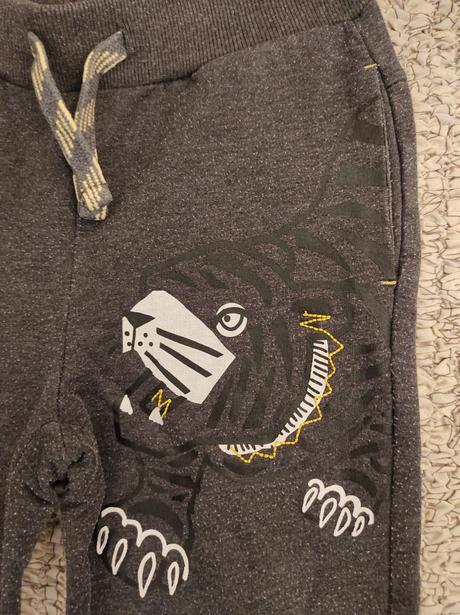 Predám chlapč. teplákové nohavice veľk. 116, coccodrillo,116