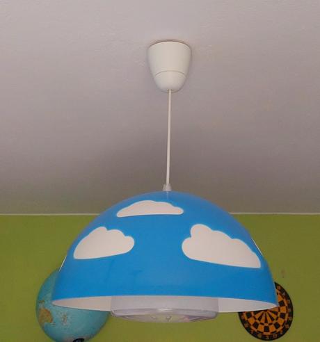 Detský modrý luster s obláčikmi,