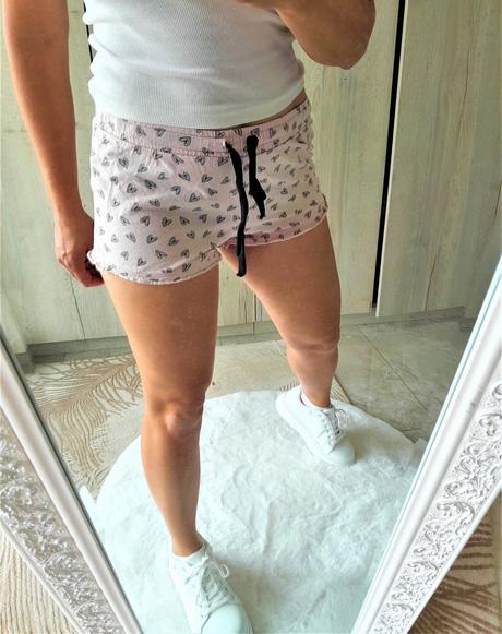 Kraťase s volánom so srdiečkami-m, m