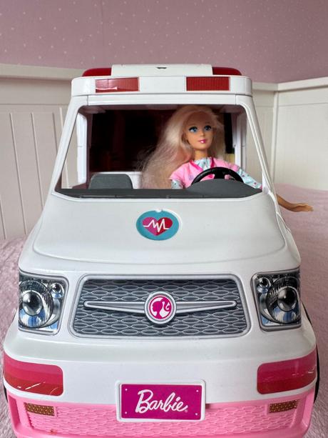 Barbie sanitka a klinika 2v1, 