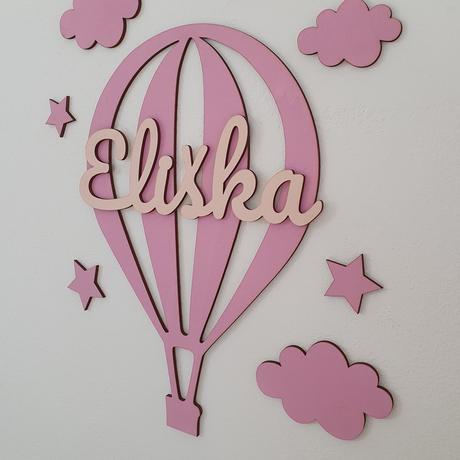 Drevená dekorácia lietajúci balón s menom,