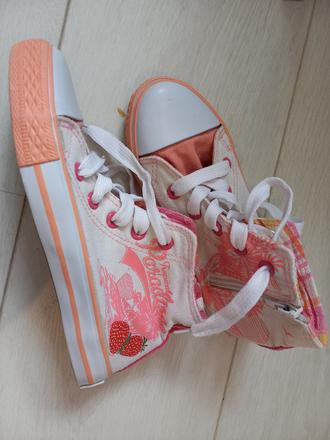 Dievčenské tenisky, 31