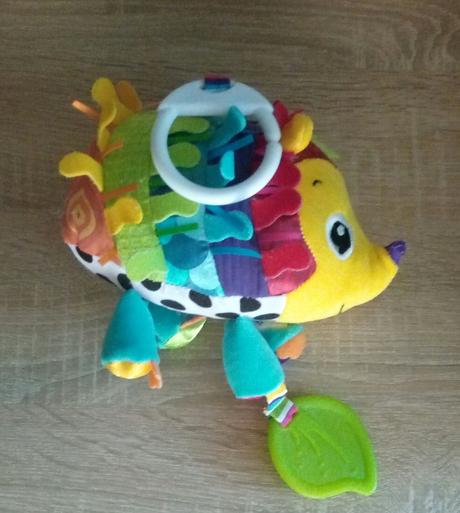 Závesná hračka na kočík - ježko ( lamaze ), 