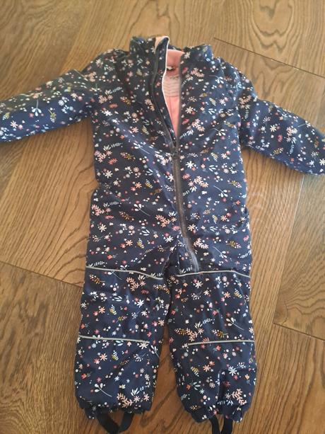 Zimny overal a bundicka, 86