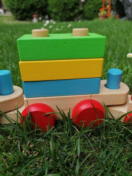 Drevený vláčik s nastrkovacimi kockami, 