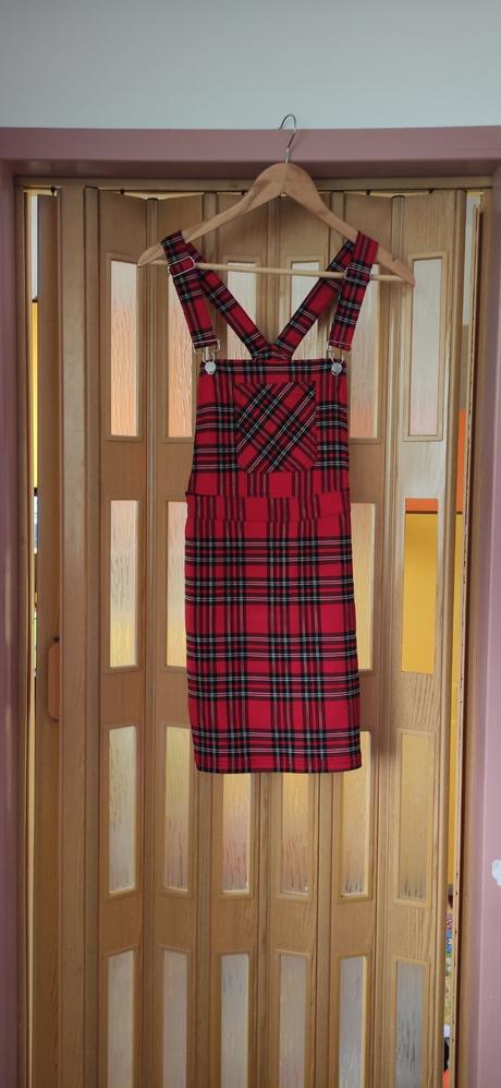 Červené šaty, animal,s