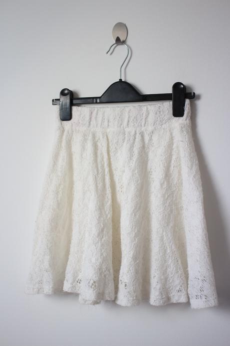 Čipkovaná sukňa, 158