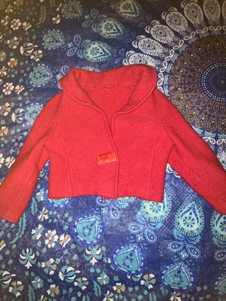 Červený krátky kabátik, m