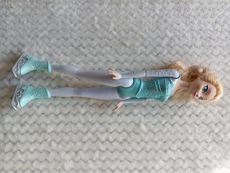 Barbie mattel elsa na korčuliach, 