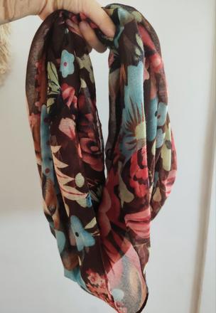 Nekonečná šatka madonna, madonna