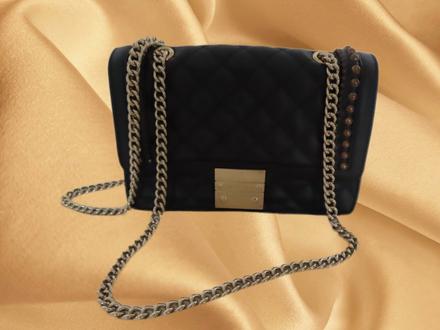 Čierna elegantná kabelka carvela,