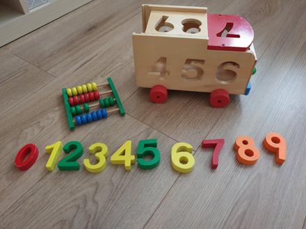 Drevené autíčko,
