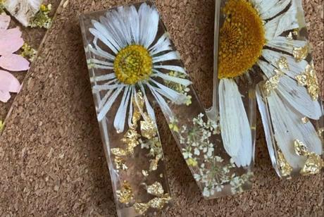 Ručne vyrobené živicové kľúčenky, 