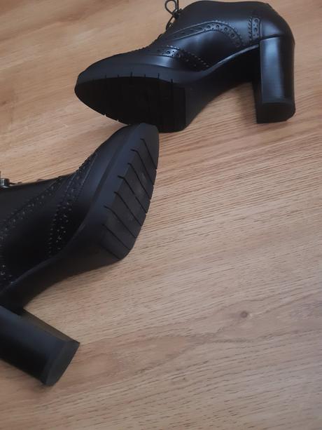 Poltopánky, oxfordky na opätku, 37