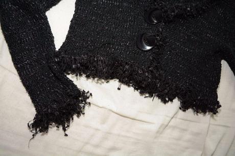 Krátky čierny svetrík, m