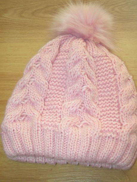 Teplá ružová čiapka s brmbolcom, c&a,140