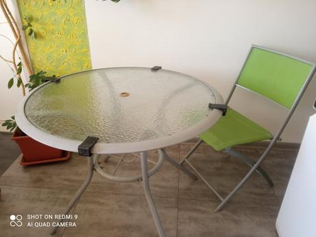 Stôl sklenený záhradný 93 cm, 