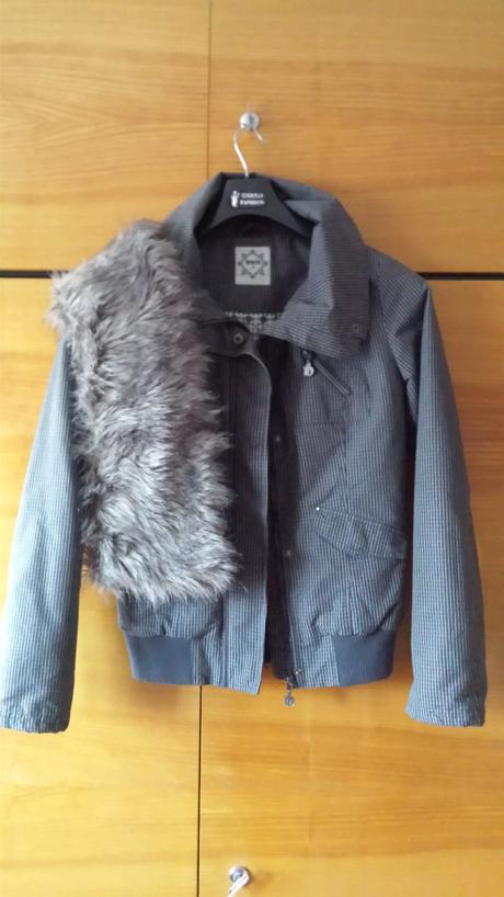 Bunda s odopinatelnou kozusinkou, s