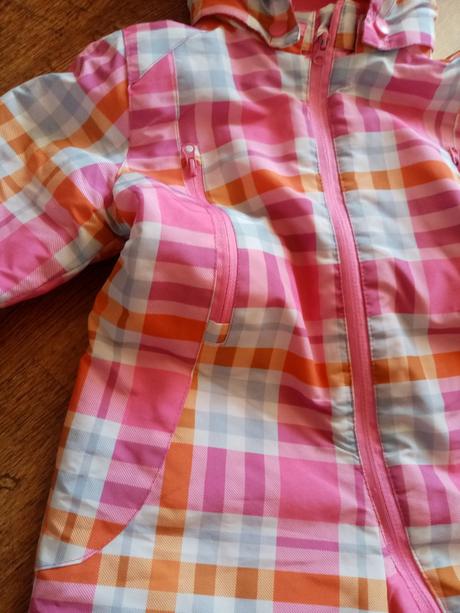 Overal do snehu, lupilu,74