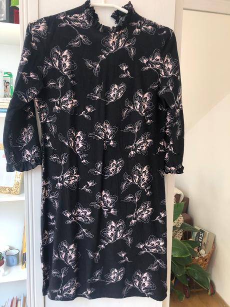 Čierne šaty s kvietkami, xs