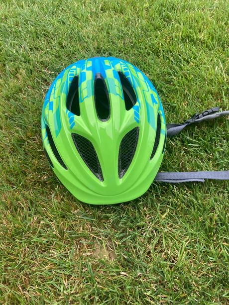 Prilba na bicykel, s