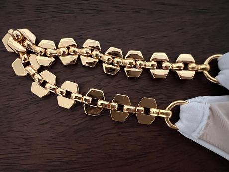 Plavky stali 263 eur, s