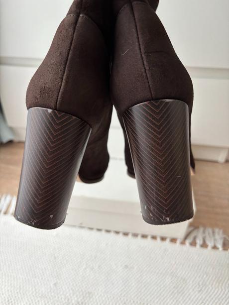 Semišové čižmy karen millen, 39