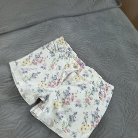 Biele kraťasy s kvetinkami, f&f,146