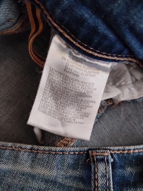 Kraťasy s padnutým pudlom, piazza italia,s