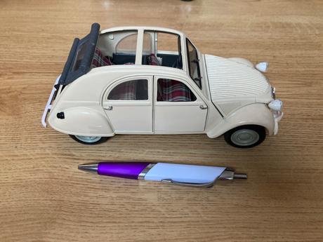 Maisto model auta citroen 2 cv kačka 1/18,