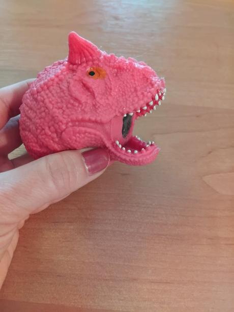 Mačkacia hračka dino,