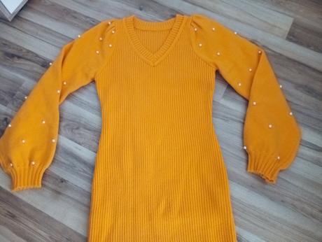 Svetríkové šaty s perličkami, m