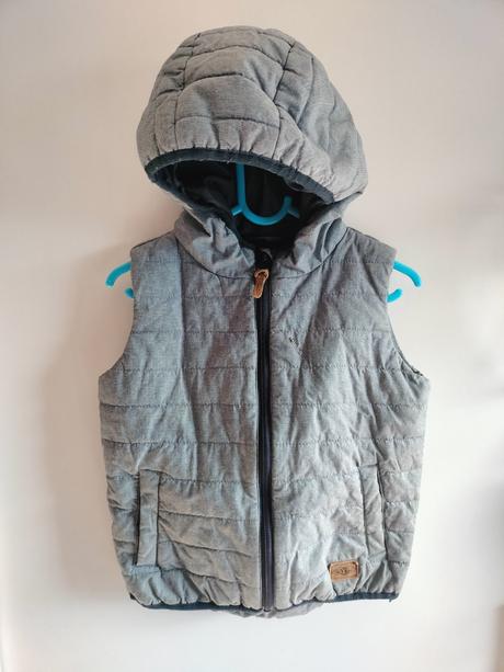 Chlapčenská sivá vesta, 104