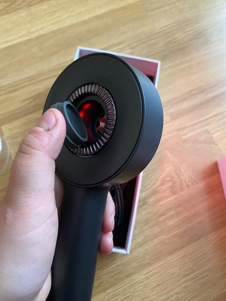 Inteligentný hrebeň  led terapia + masáž pokožky, 