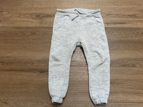 Tepláky zara 104 poškodené, zara,104