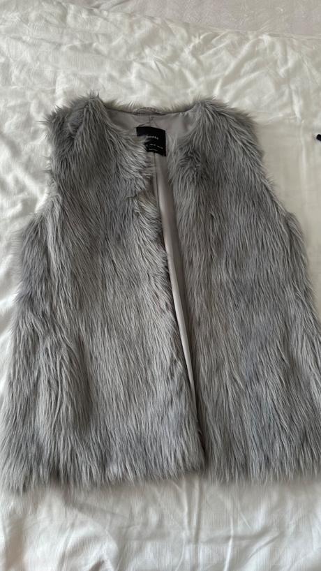 Umelá kožušinová vesta, bershka,m