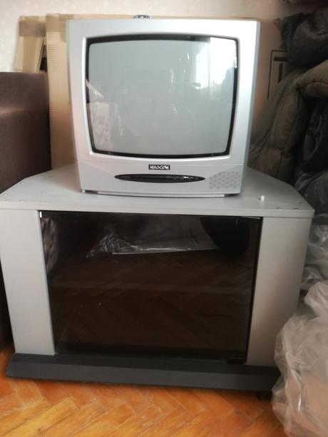Tv so stolikom, 