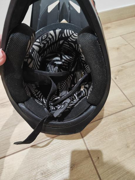 Full face downhill prilba, m