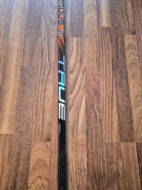 Hokejka true hzrdus px junior,