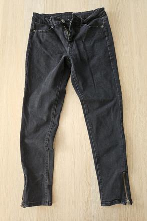 Pekné čierne rifle, 26