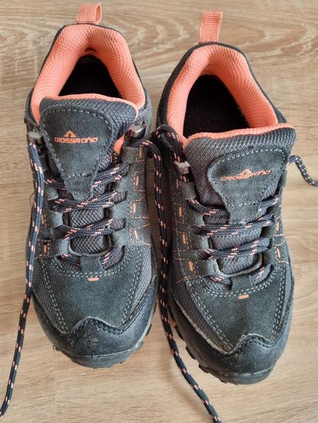 Turisticke topanky, 32