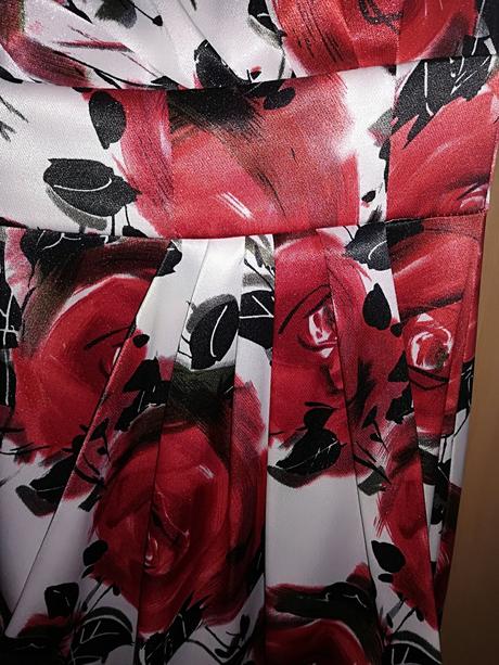 Krásne spolocenske kratke saty, s