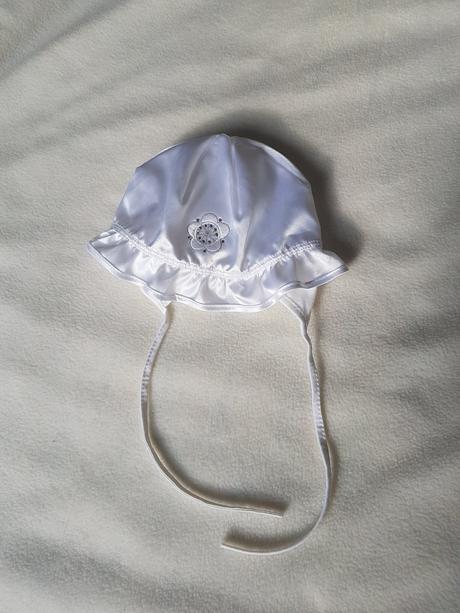 Saténová čiapočka, <50