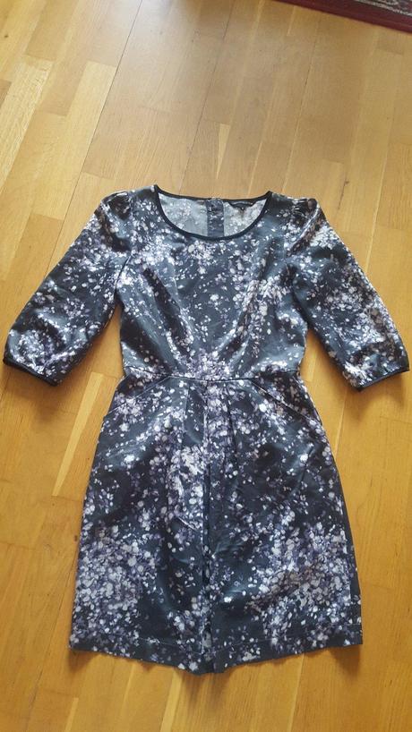 Saténové šaty, 36