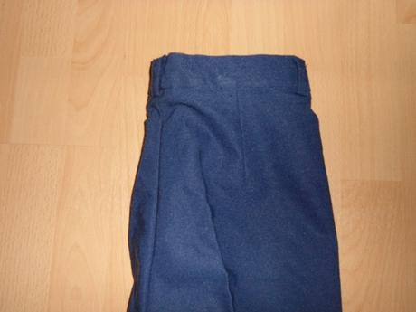 Tmavomodre nohavice, 36