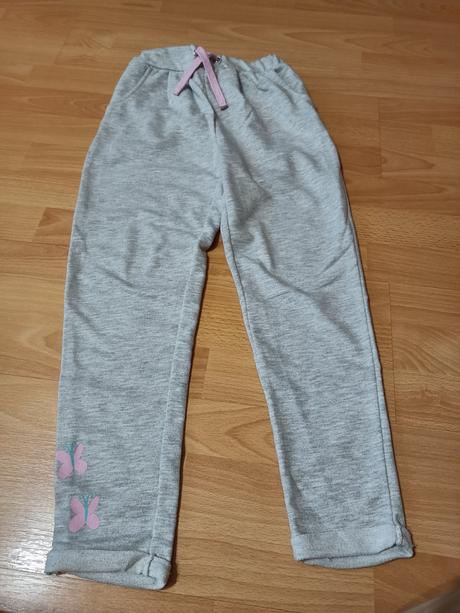 Dievčenské tepláky, 134