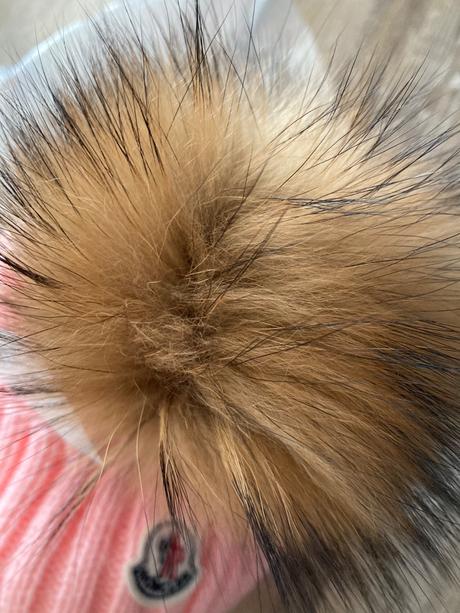 Krásna nová čiapka moncler, 